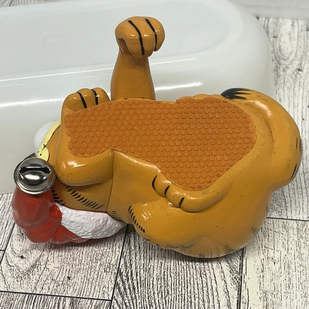 Vintage Garfield Christmas Shelf Sitter Figurine – Santa Hat (1978,‎ 1981)